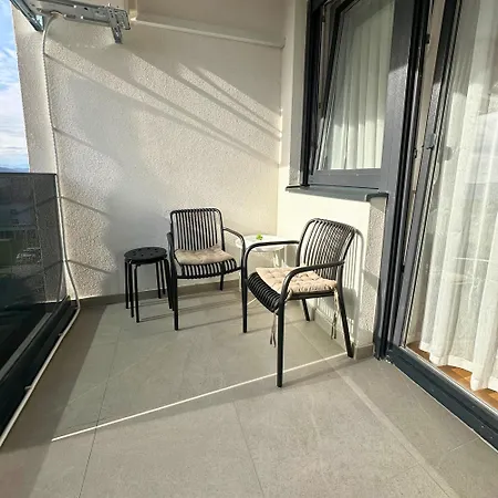 Hera With Private Garage Apartamento