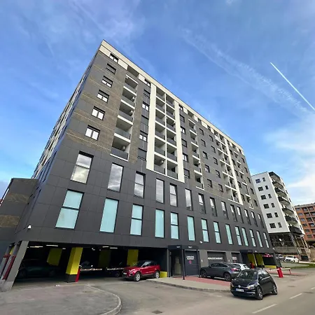 Hera With Private Garage Apartamento *