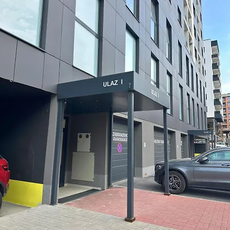 Hera With Private Garage Apartamento Lukavica