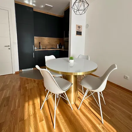 Hera With Private Garage Lukavica