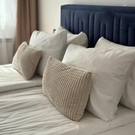 Hera With Private Garage Apartamento Lukavica